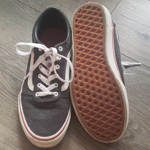 Vans skater shoe, big kids size 4